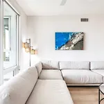 New 2Br Weho Condo Getaway Stay D